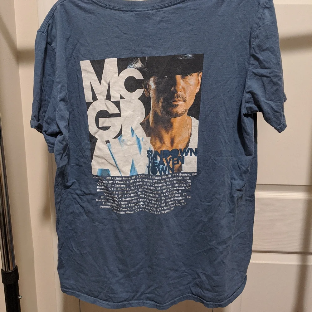 Tim McGraw tour t-shirt - Picture 2 of 2